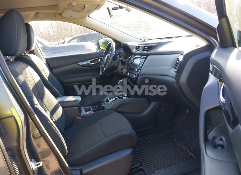 Photo 5 of 2018 Nissan Rogue SV (VIN 5N1AT2MVXJC758209)