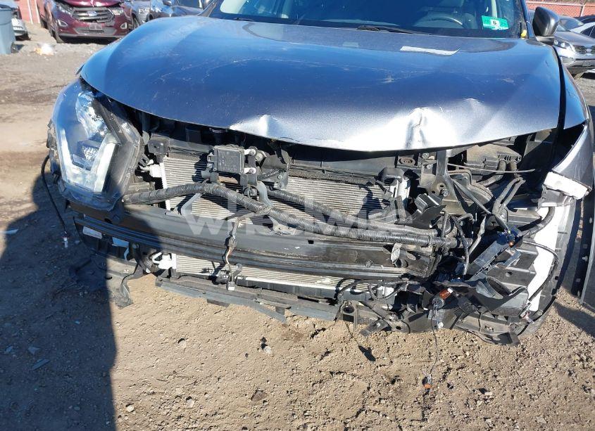 Photo 6 of 2018 Nissan Rogue SV (VIN 5N1AT2MVXJC758209)