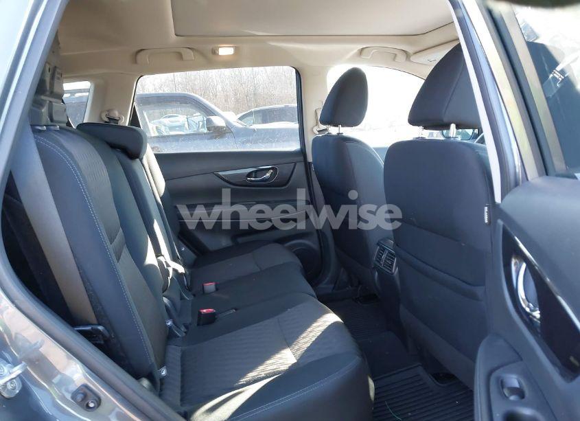 Photo 8 of 2018 Nissan Rogue SV (VIN 5N1AT2MVXJC758209)