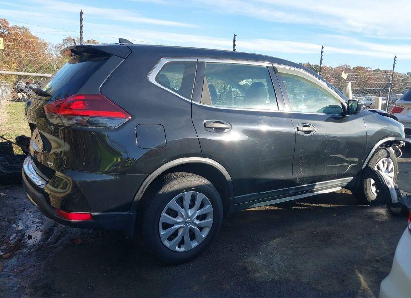 Photo 4 of 2018 Nissan Rogue S (VIN 5N1AT2MVXJC768819)