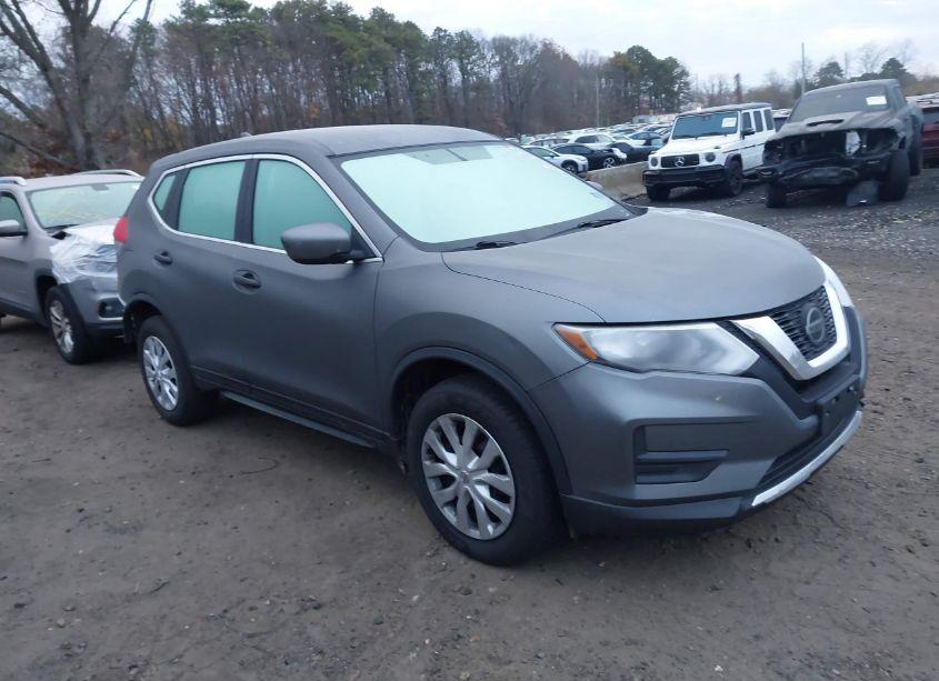 2018 Nissan Rogue S (VIN 5N1AT2MVXJC769050) main photo