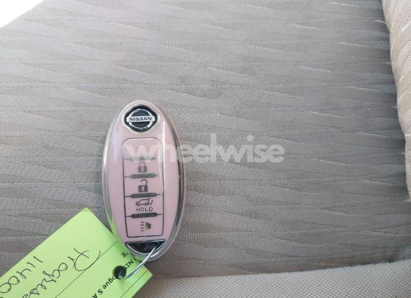 Photo 11 of 2018 Nissan Rogue SV (VIN 5N1AT2MVXJC789444)