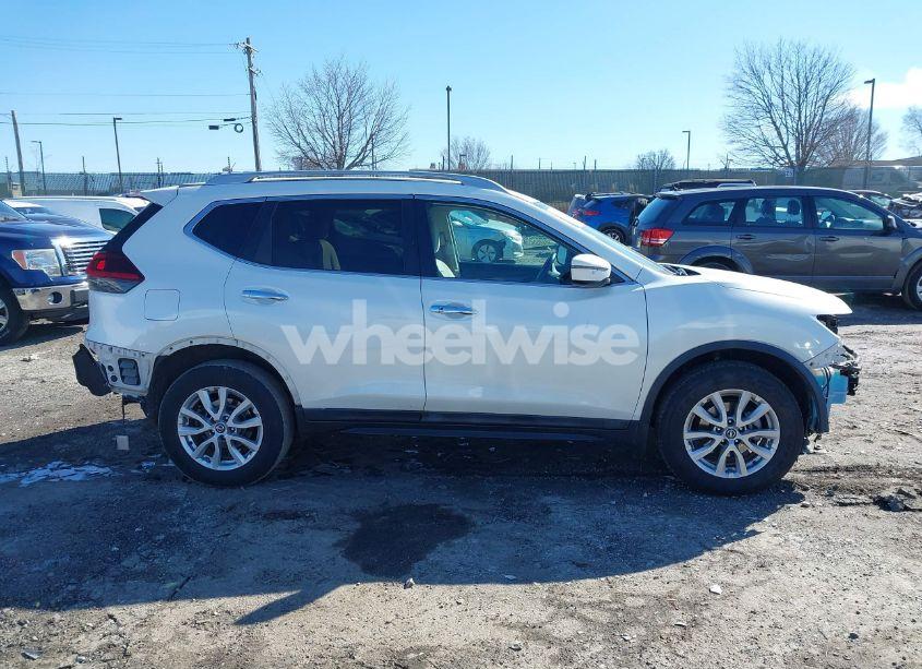Photo 14 of 2018 Nissan Rogue SV (VIN 5N1AT2MVXJC789444)