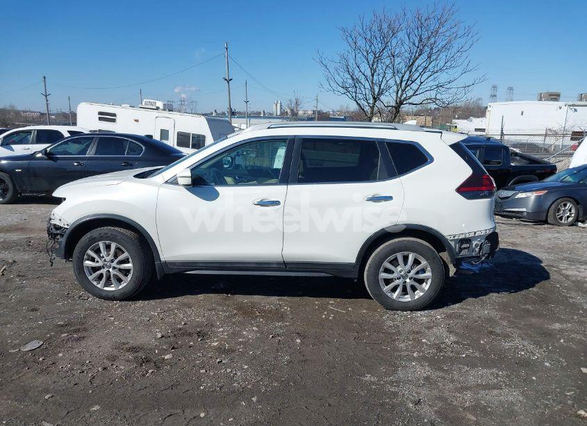 Photo 15 of 2018 Nissan Rogue SV (VIN 5N1AT2MVXJC789444)