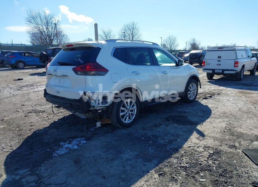 Photo 4 of 2018 Nissan Rogue SV (VIN 5N1AT2MVXJC789444)