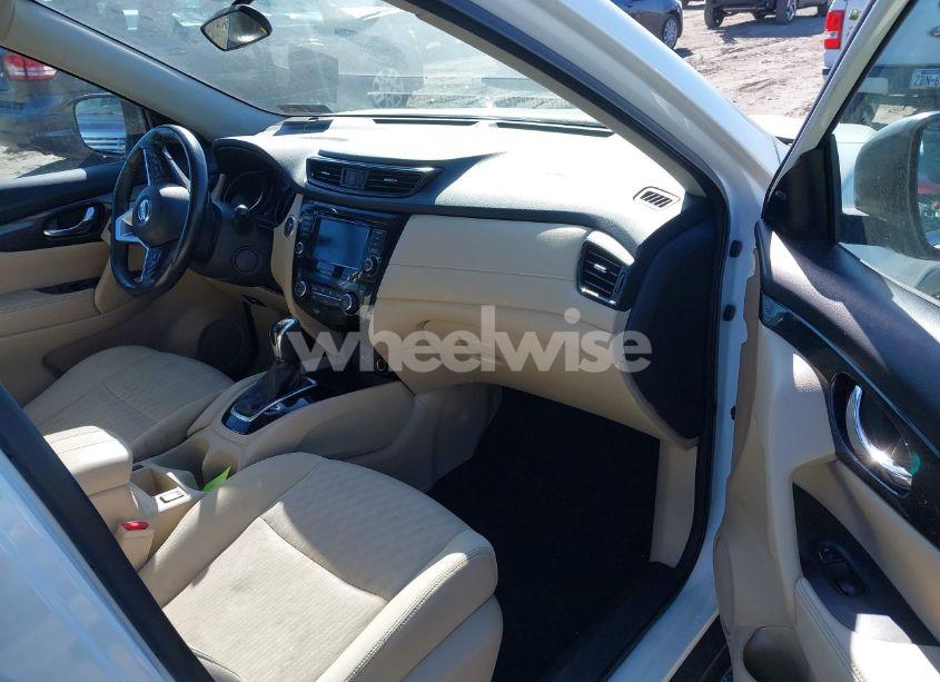 Photo 5 of 2018 Nissan Rogue SV (VIN 5N1AT2MVXJC789444)