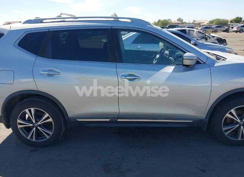 Photo 13 of 2018 Nissan Rogue SL (VIN 5N1AT2MVXJC824726)