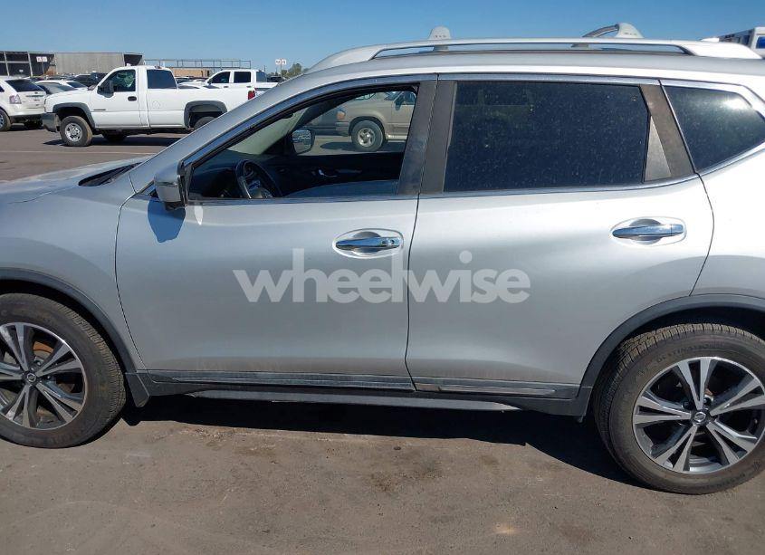 Photo 14 of 2018 Nissan Rogue SL (VIN 5N1AT2MVXJC824726)