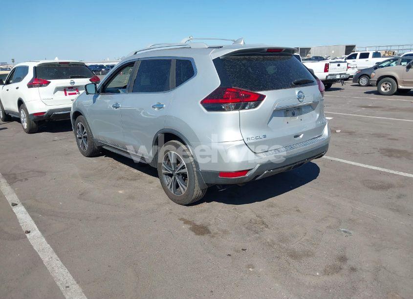Photo 3 of 2018 Nissan Rogue SL (VIN 5N1AT2MVXJC824726)