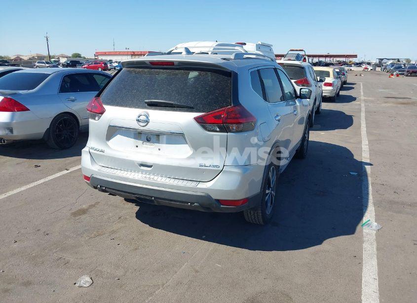 Photo 4 of 2018 Nissan Rogue SL (VIN 5N1AT2MVXJC824726)