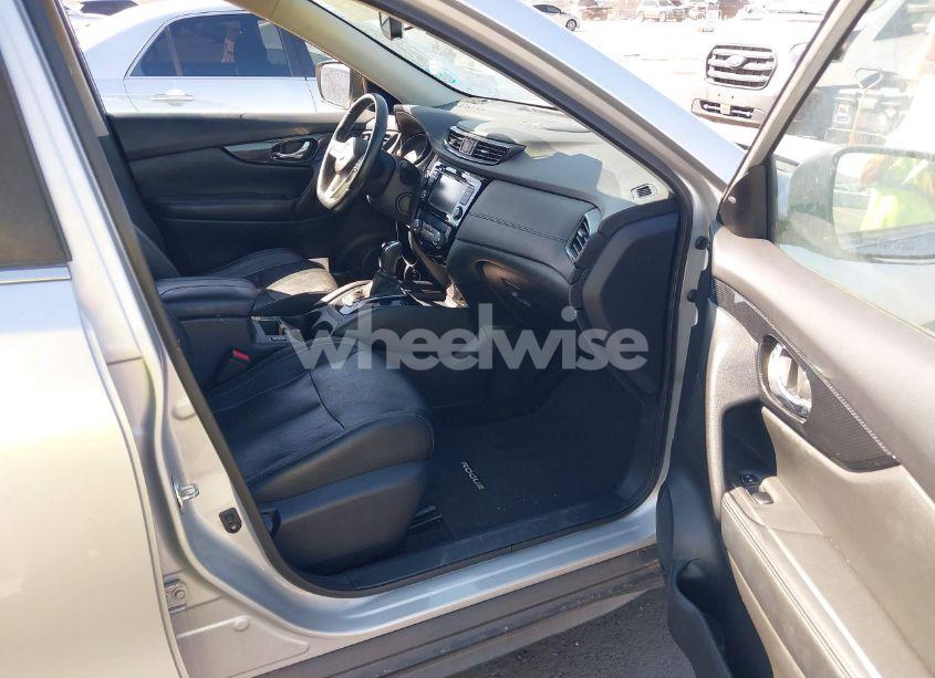 Photo 5 of 2018 Nissan Rogue SL (VIN 5N1AT2MVXJC824726)