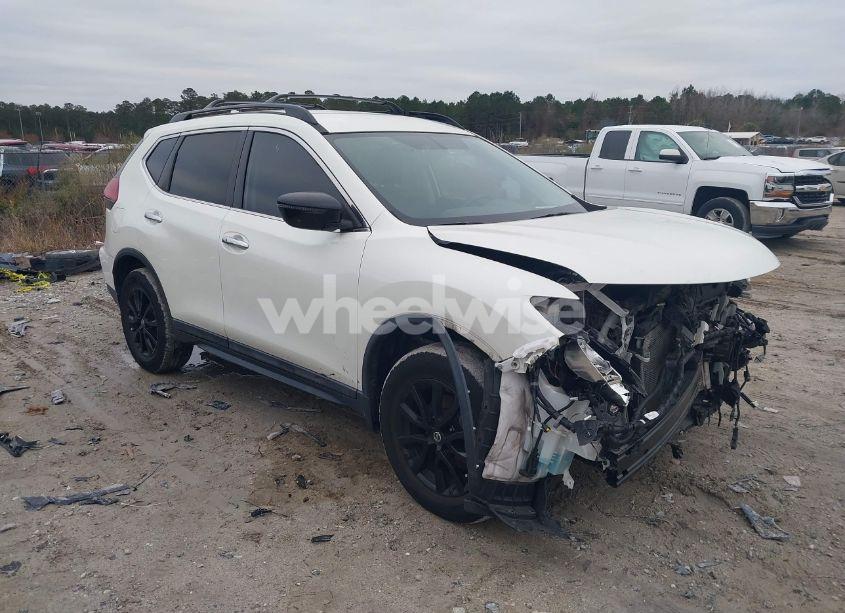 2018 Nissan Rogue SV (VIN 5N1AT2MVXJC827173) main photo
