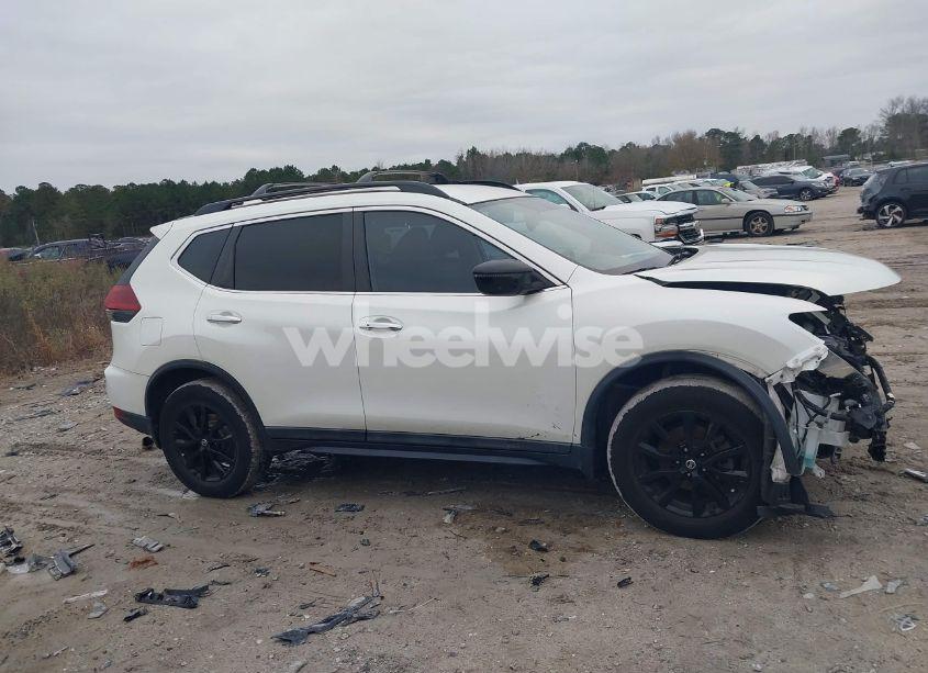 Photo 13 of 2018 Nissan Rogue SV (VIN 5N1AT2MVXJC827173)