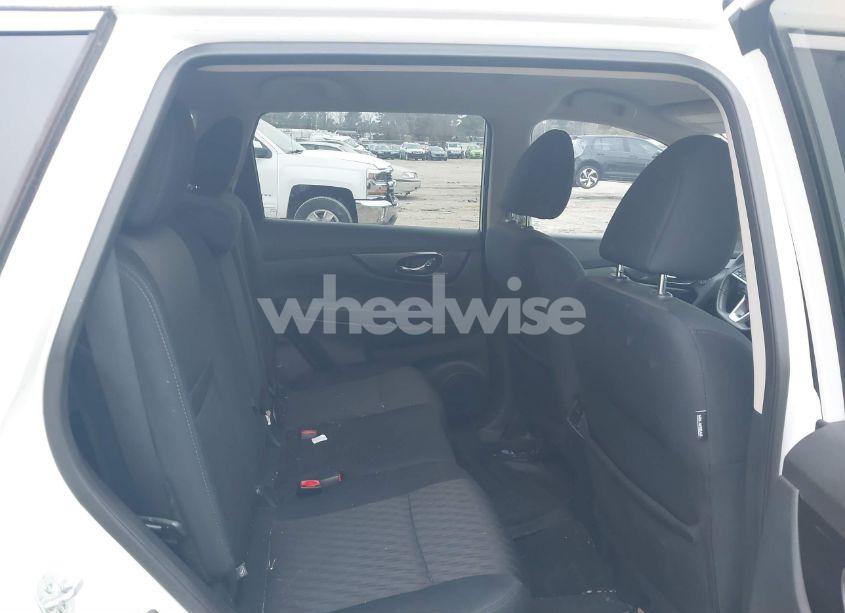 Photo 8 of 2018 Nissan Rogue SV (VIN 5N1AT2MVXJC827173)