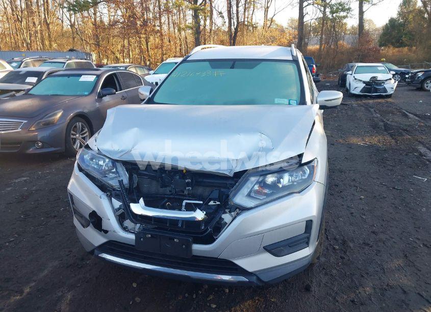 Photo 12 of 2018 Nissan Rogue SV (VIN 5N1AT2MVXJC832258)