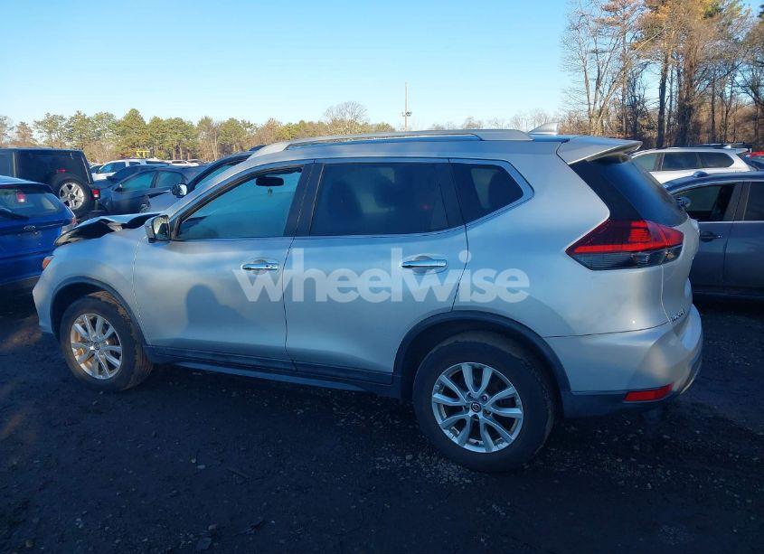 Photo 14 of 2018 Nissan Rogue SV (VIN 5N1AT2MVXJC832258)