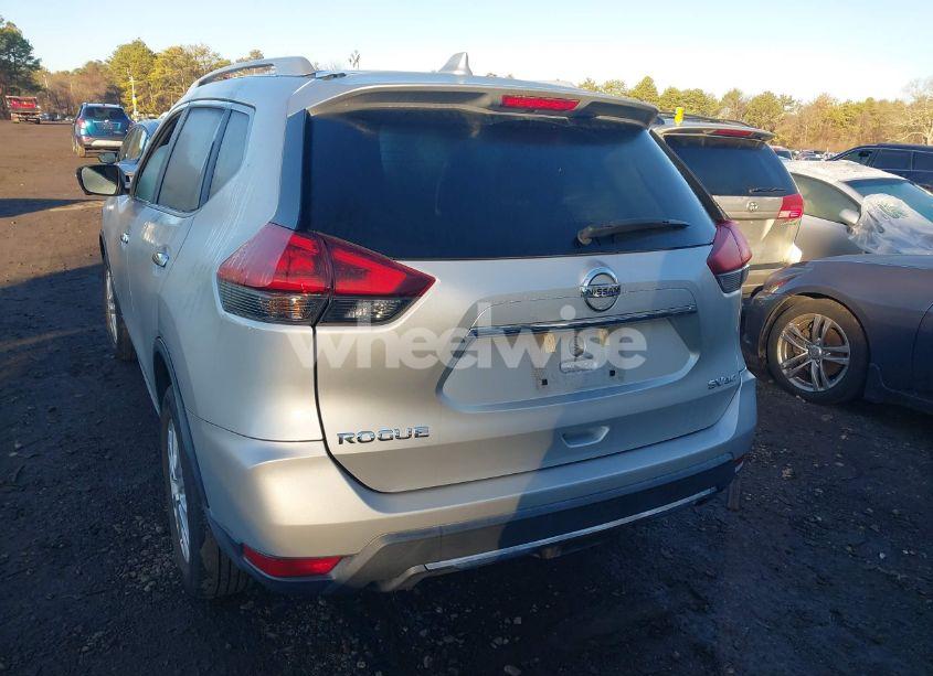 Photo 16 of 2018 Nissan Rogue SV (VIN 5N1AT2MVXJC832258)