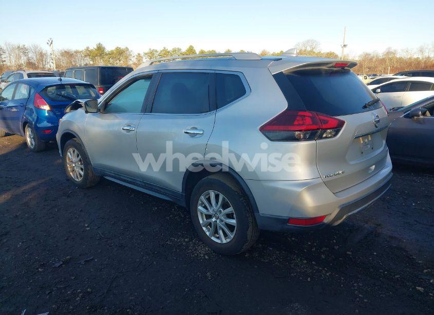 Photo 3 of 2018 Nissan Rogue SV (VIN 5N1AT2MVXJC832258)