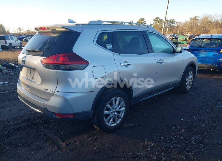 Photo 4 of 2018 Nissan Rogue SV (VIN 5N1AT2MVXJC832258)