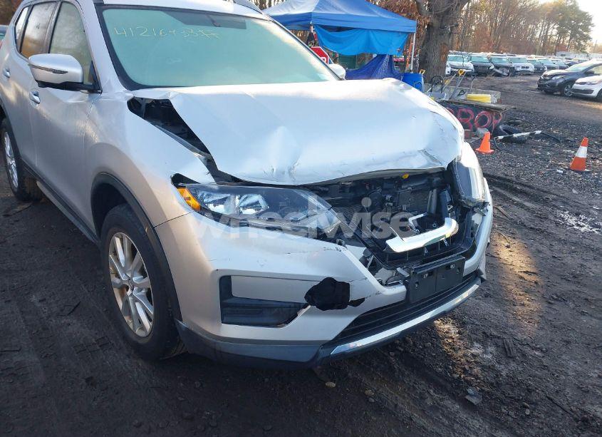 Photo 6 of 2018 Nissan Rogue SV (VIN 5N1AT2MVXJC832258)