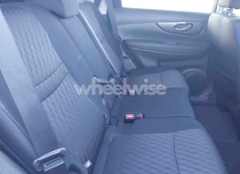 Photo 8 of 2018 Nissan Rogue SV (VIN 5N1AT2MVXJC832258)