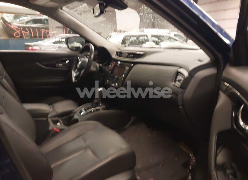 Photo 5 of 2018 Nissan Rogue SL (VIN 5N1AT2MVXJC837895)