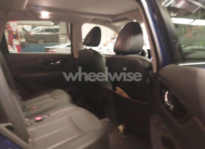 Photo 8 of 2018 Nissan Rogue SL (VIN 5N1AT2MVXJC837895)