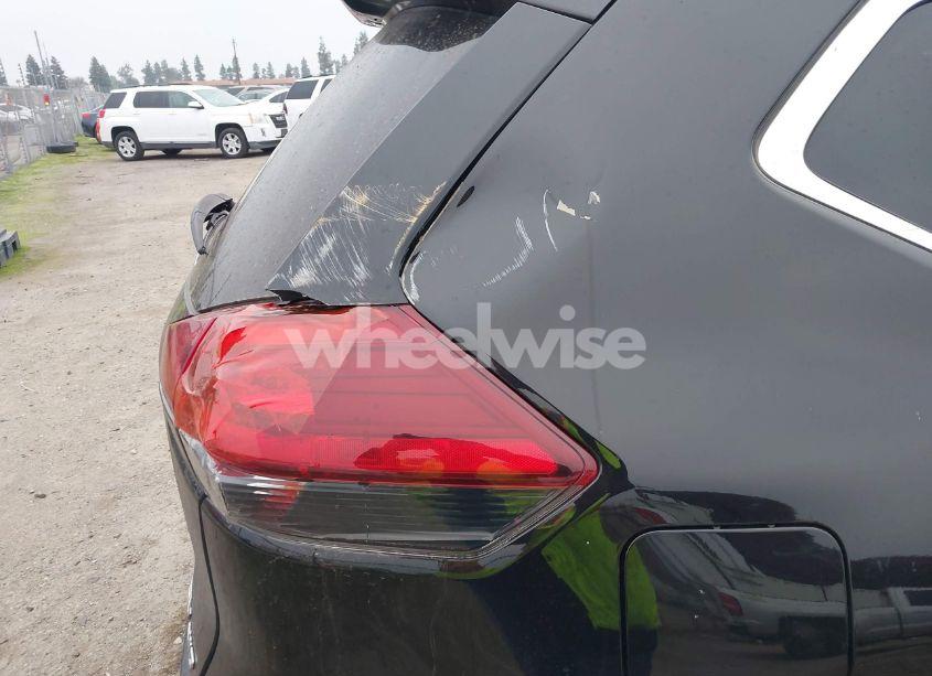 Photo 21 of 2019 Nissan Rogue SV (VIN 5N1AT2MVXKC702143)