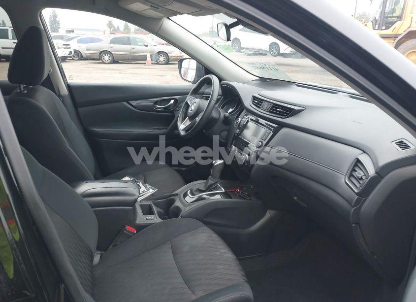 Photo 5 of 2019 Nissan Rogue SV (VIN 5N1AT2MVXKC702143)