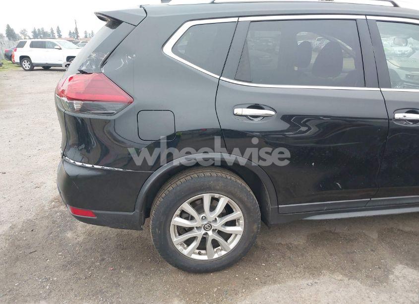 Photo 6 of 2019 Nissan Rogue SV (VIN 5N1AT2MVXKC702143)