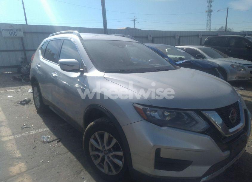 2019 Nissan Rogue SV (VIN 5N1AT2MVXKC704832) main photo