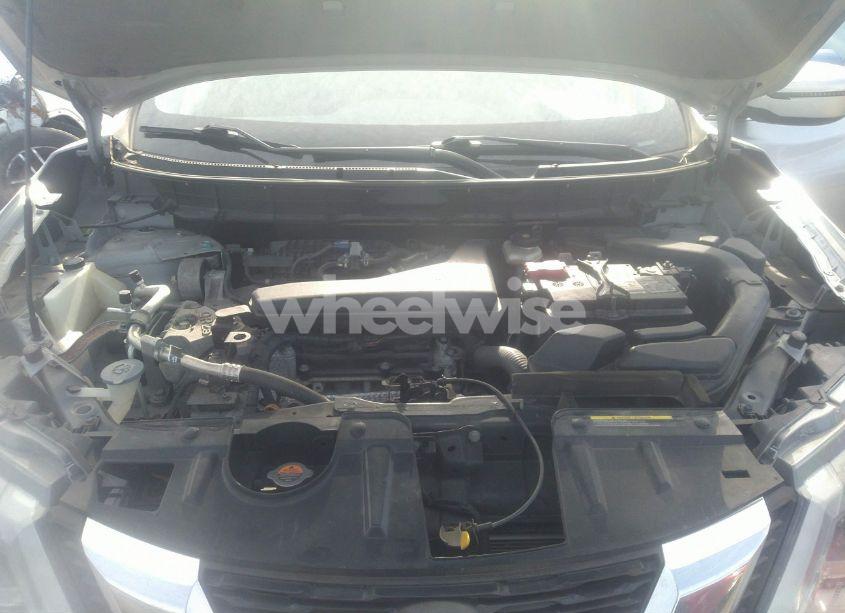 Photo 10 of 2019 Nissan Rogue SV (VIN 5N1AT2MVXKC704832)