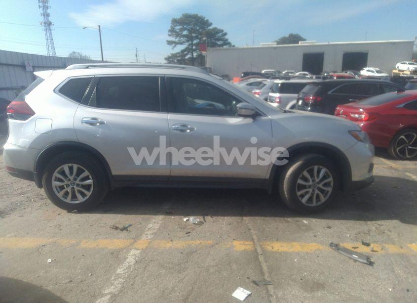 Photo 12 of 2019 Nissan Rogue SV (VIN 5N1AT2MVXKC704832)