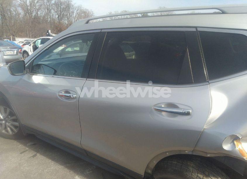 Photo 13 of 2019 Nissan Rogue SV (VIN 5N1AT2MVXKC704832)