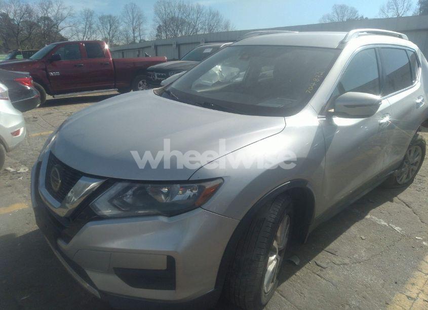 Photo 2 of 2019 Nissan Rogue SV (VIN 5N1AT2MVXKC704832)