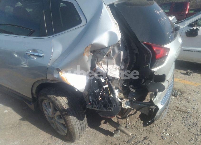 Photo 6 of 2019 Nissan Rogue SV (VIN 5N1AT2MVXKC704832)