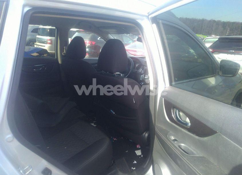 Photo 8 of 2019 Nissan Rogue SV (VIN 5N1AT2MVXKC704832)