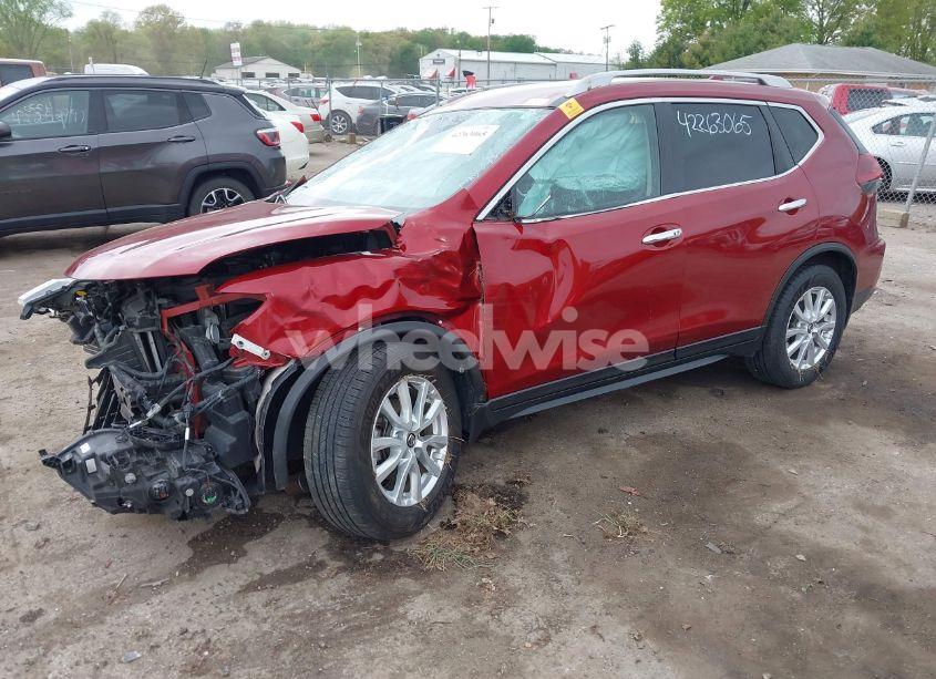 Photo 2 of 2019 Nissan Rogue SV (VIN 5N1AT2MVXKC721517)
