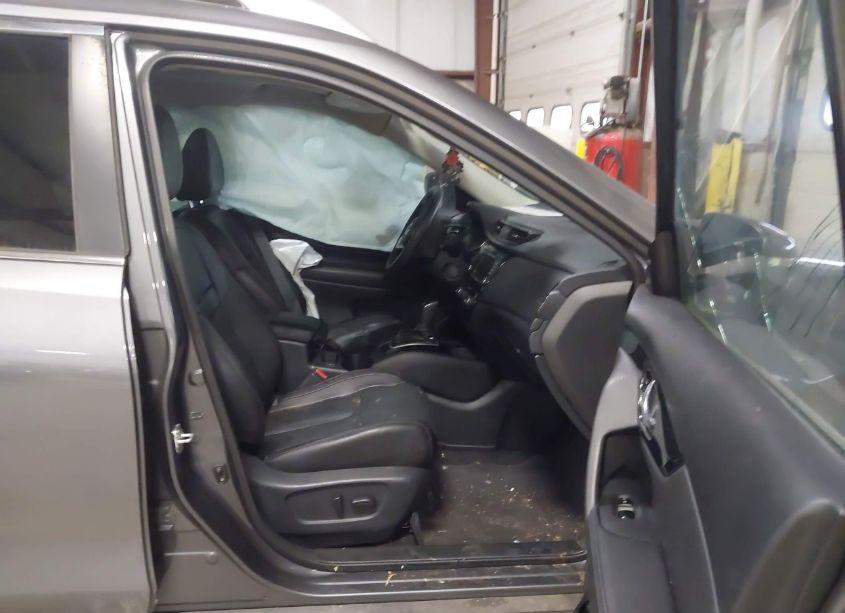 Photo 5 of 2019 Nissan Rogue SL (VIN 5N1AT2MVXKC732176)