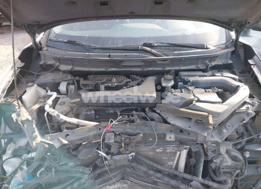 Photo 10 of 2019 Nissan Rogue S (VIN 5N1AT2MVXKC748300)