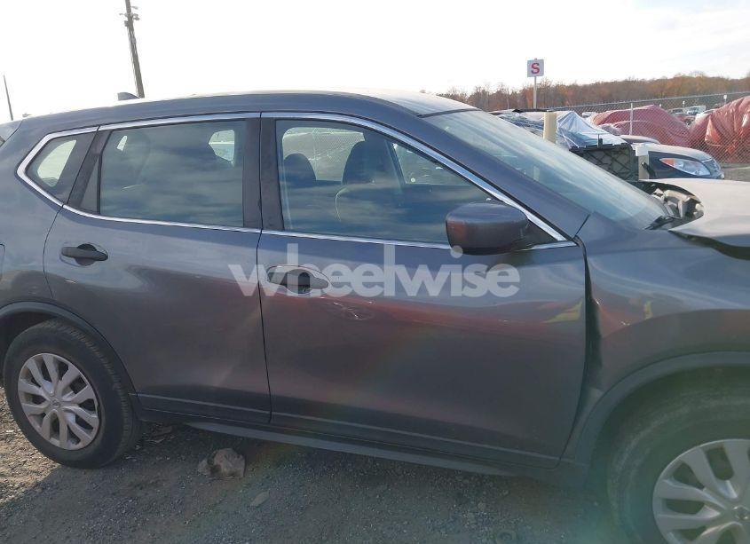 Photo 14 of 2019 Nissan Rogue S (VIN 5N1AT2MVXKC748300)