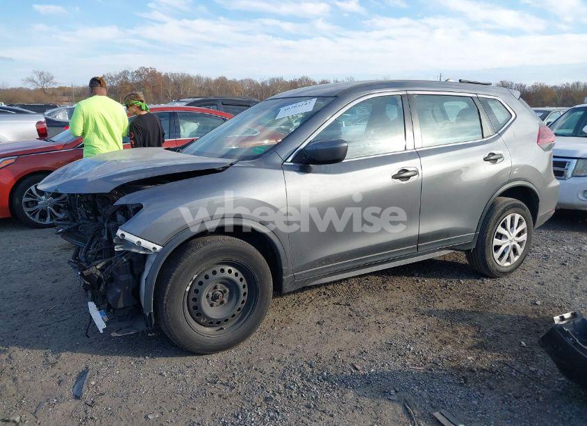 Photo 2 of 2019 Nissan Rogue S (VIN 5N1AT2MVXKC748300)