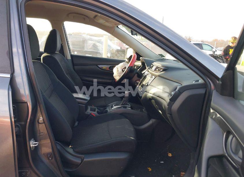 Photo 5 of 2019 Nissan Rogue S (VIN 5N1AT2MVXKC748300)