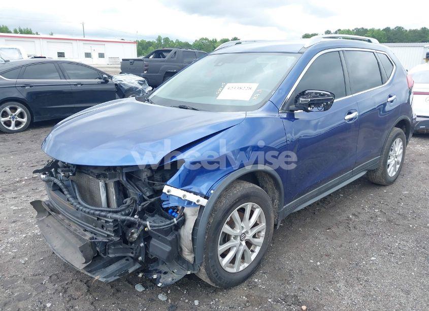 Photo 2 of 2019 Nissan Rogue SV (VIN 5N1AT2MVXKC771916)