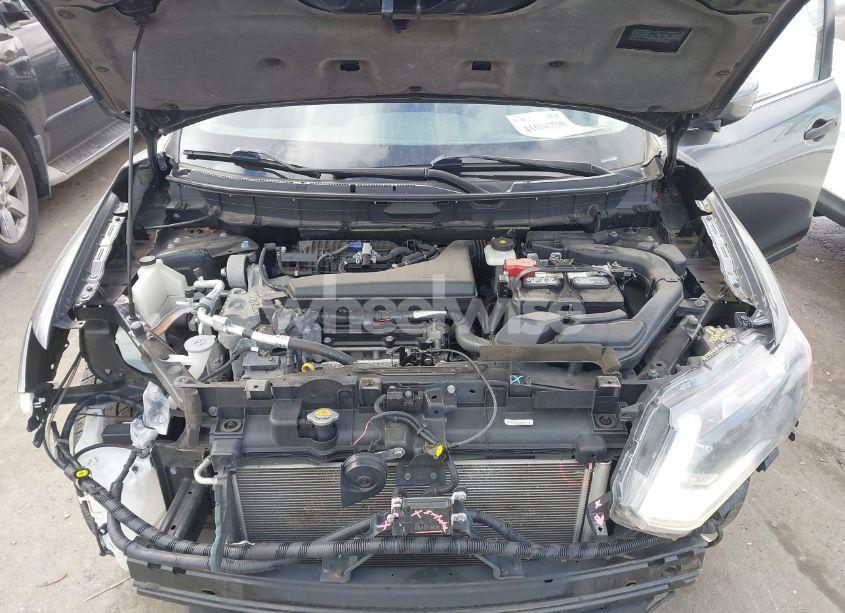 Photo 10 of 2019 Nissan Rogue S (VIN 5N1AT2MVXKC813677)