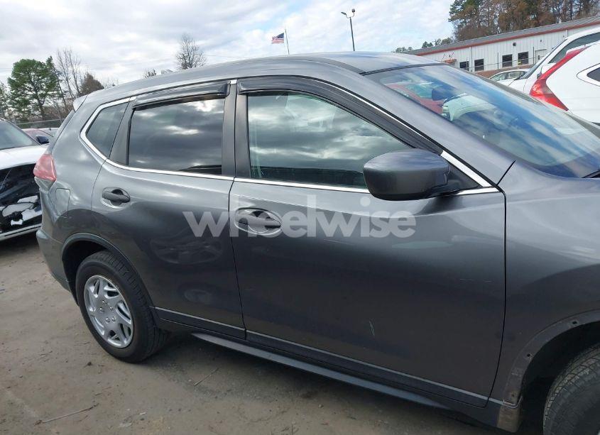 Photo 14 of 2019 Nissan Rogue S (VIN 5N1AT2MVXKC813677)