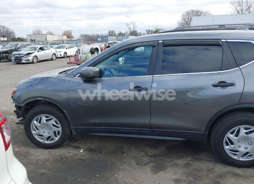 Photo 15 of 2019 Nissan Rogue S (VIN 5N1AT2MVXKC813677)