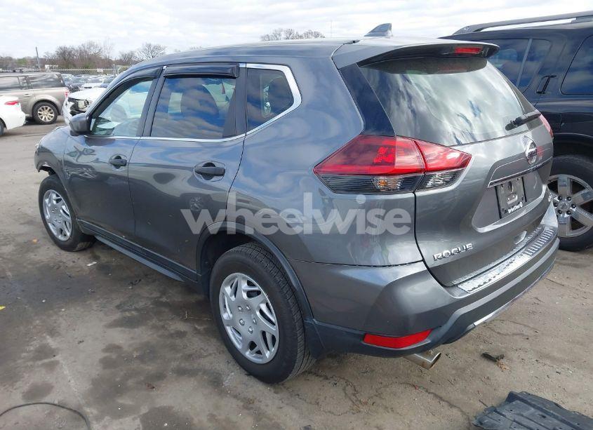 Photo 3 of 2019 Nissan Rogue S (VIN 5N1AT2MVXKC813677)