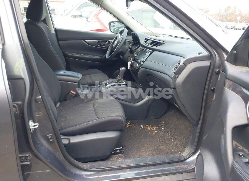 Photo 5 of 2019 Nissan Rogue S (VIN 5N1AT2MVXKC813677)