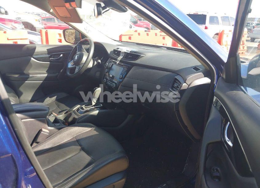 Photo 5 of 2019 Nissan Rogue SL (VIN 5N1AT2MVXKC835744)